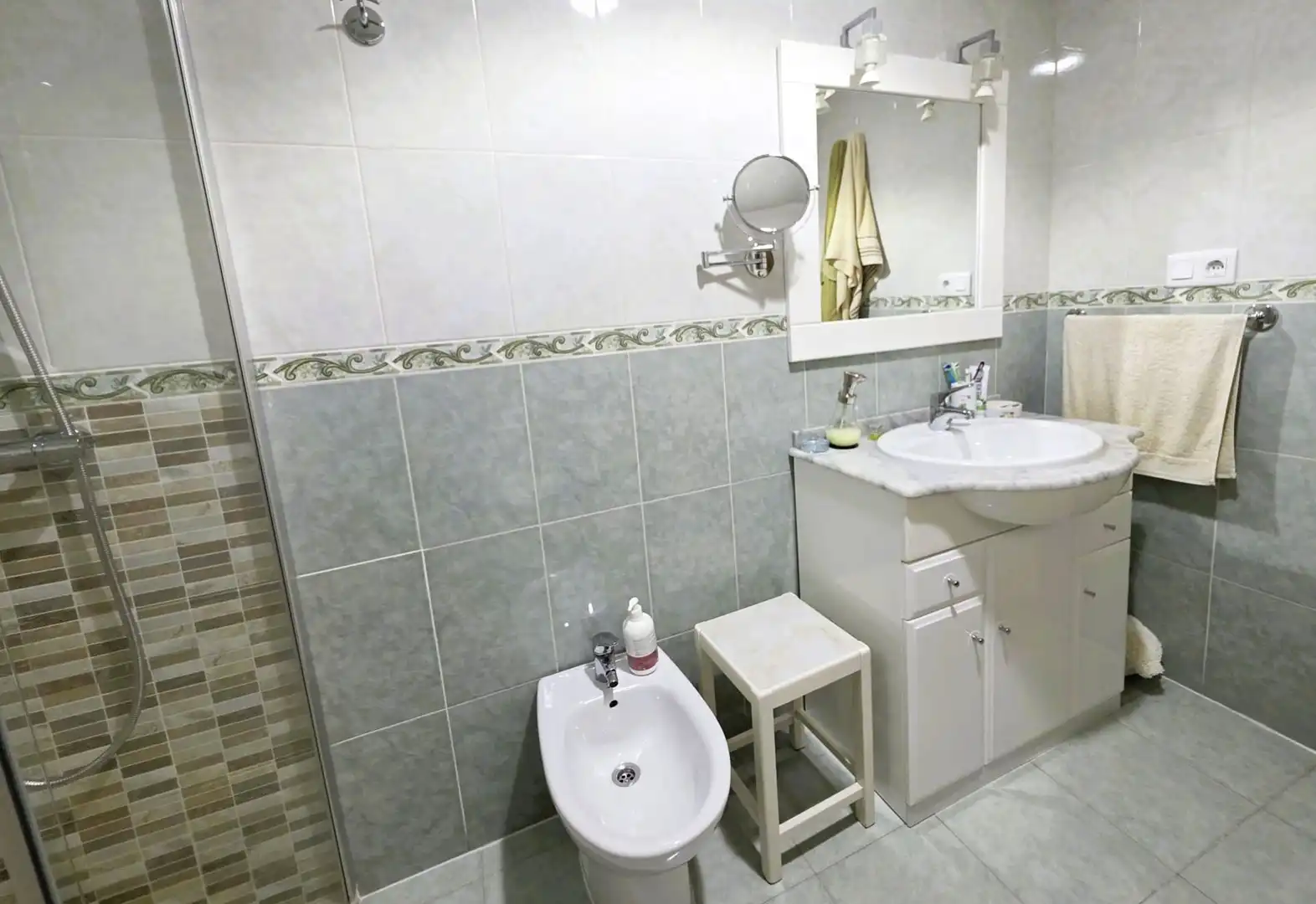 Badezimmer von Dachboden zum Verkauf in Santa Pola mit Klimaanlage, Terrasse und Abstellraum