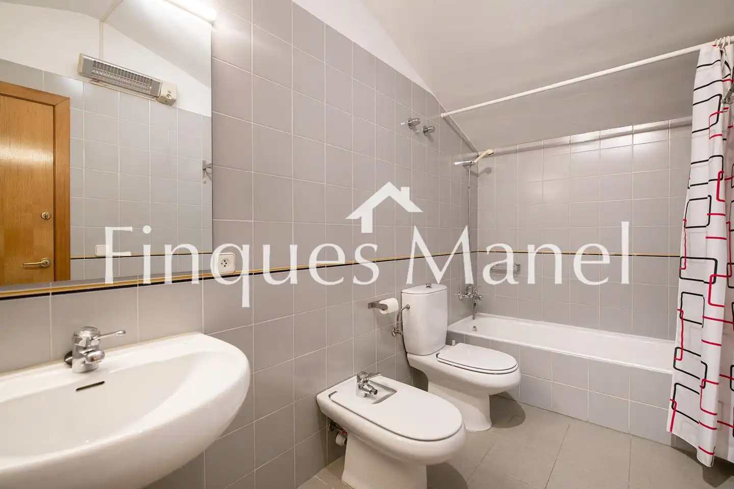 Badezimmer von Wohnung zum Verkauf in Banyoles mit Klimaanlage und Terrasse