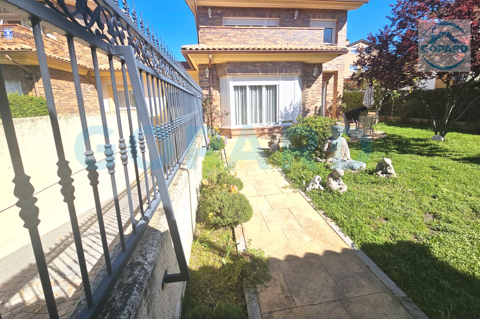 Jardí de Casa adosada en venda en Villanueva de la Cañada amb Aire condicionat, Calefacció i Jardí privat