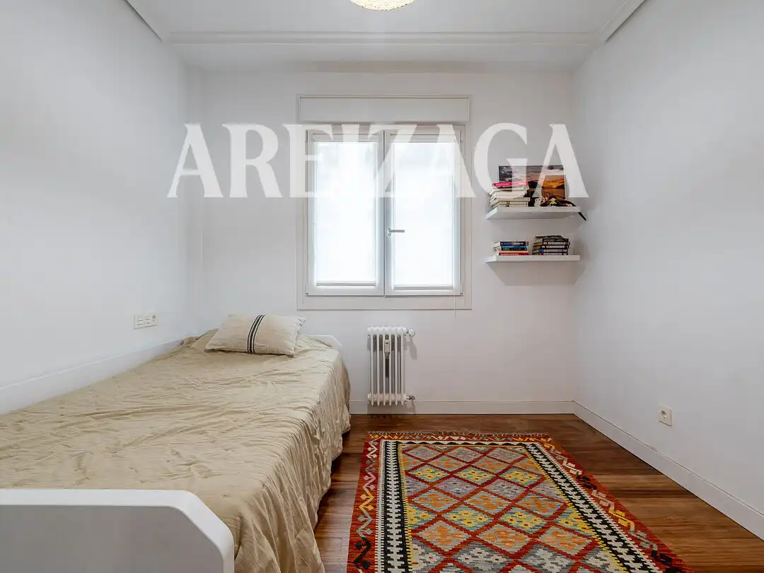 Habitación de Piso en venta en Donostia - San Sebastián  con Calefacción y Balcón