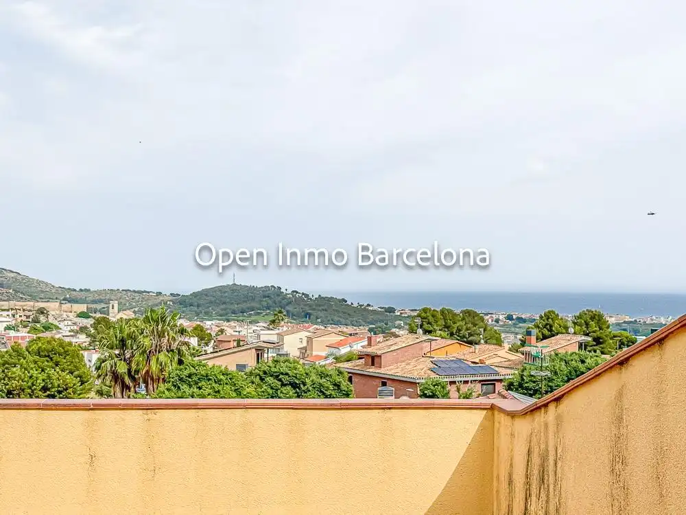 Vista exterior de Casa o xalet en venda en Calafell amb Aire condicionat, Calefacció i Jardí privat