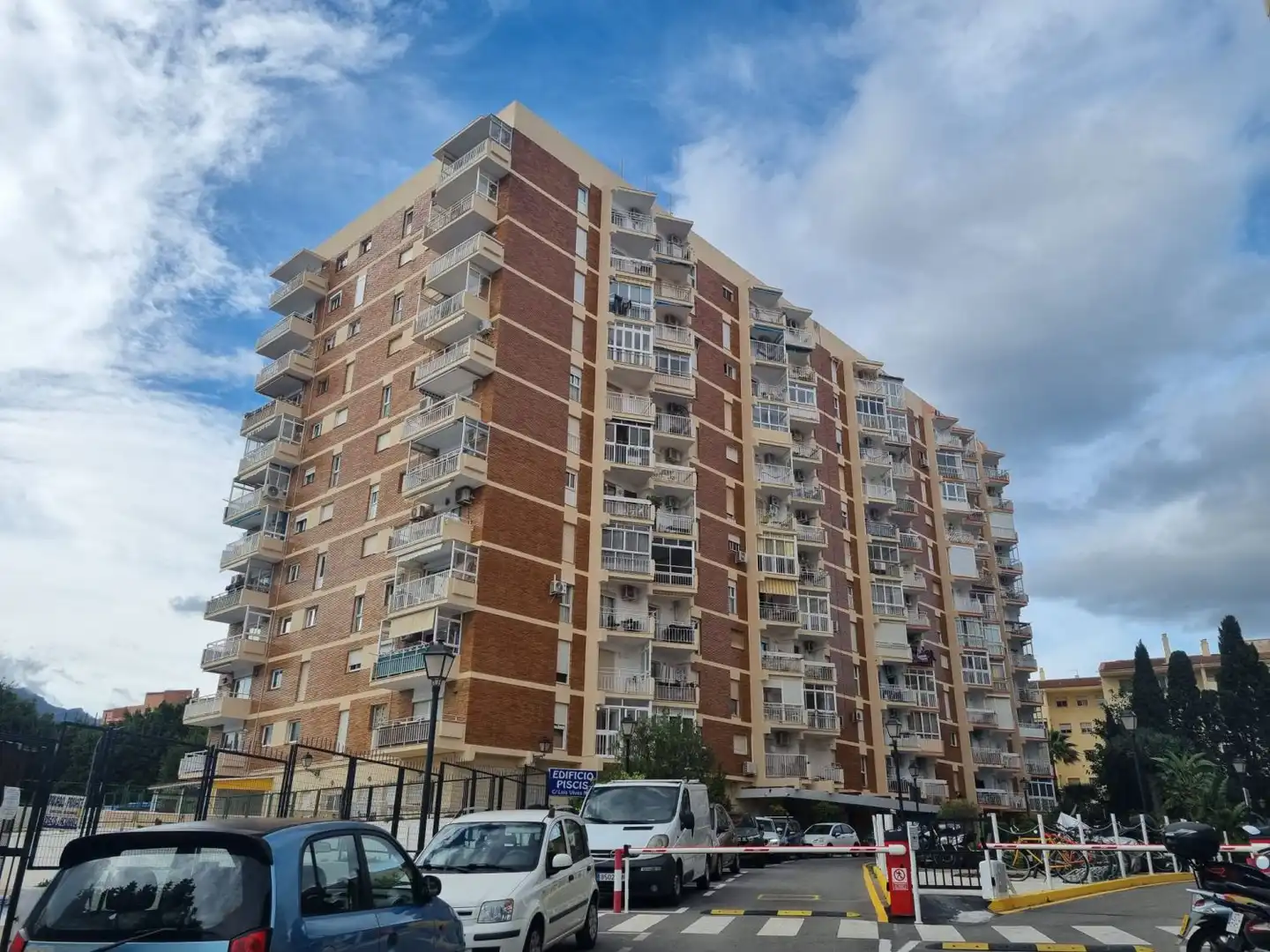 Vista exterior de Apartamento en venta en Benalmádena con Terraza y Piscina comunitaria
