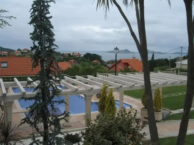 Piscina de Casa o chalet en venta en Nigrán con Aire acondicionado, Calefacción y Jardín privado