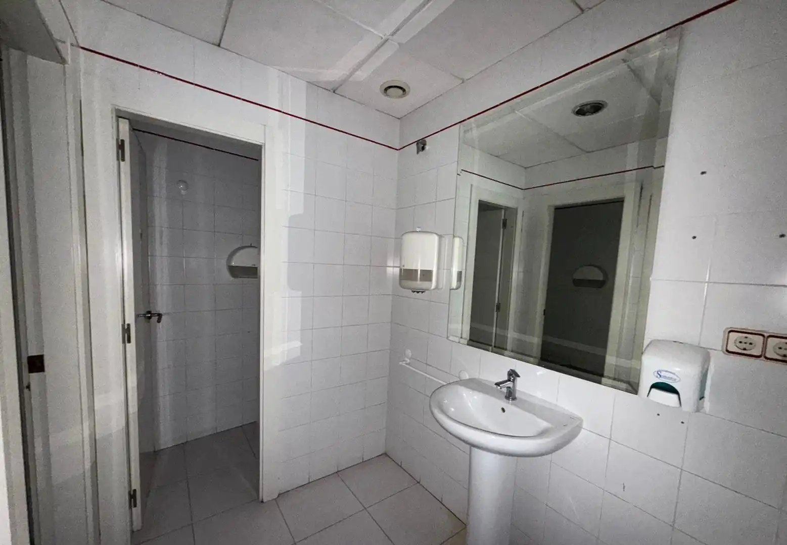 Business premises for sale in Casc Urbà, imagen 6