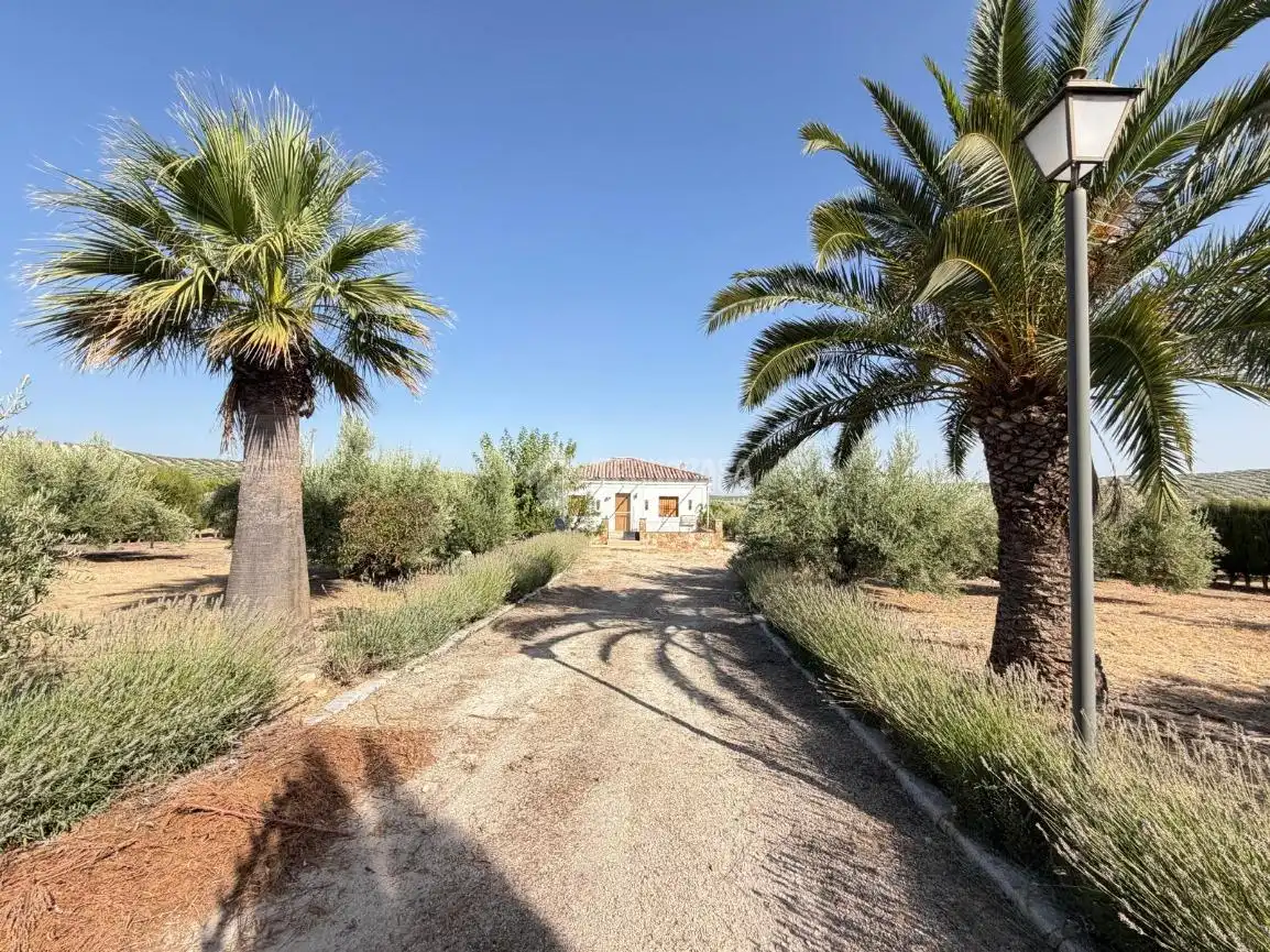 Casa rústica en venda a Alcaudete