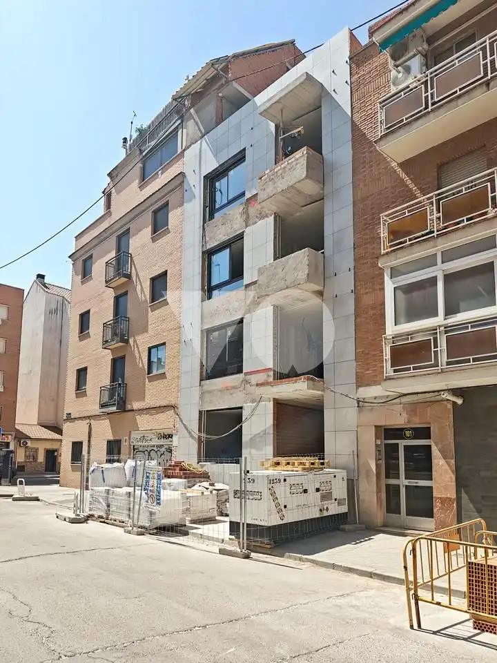 Vista exterior de Apartamento en venta en Madrid con Calefacción y Trastero