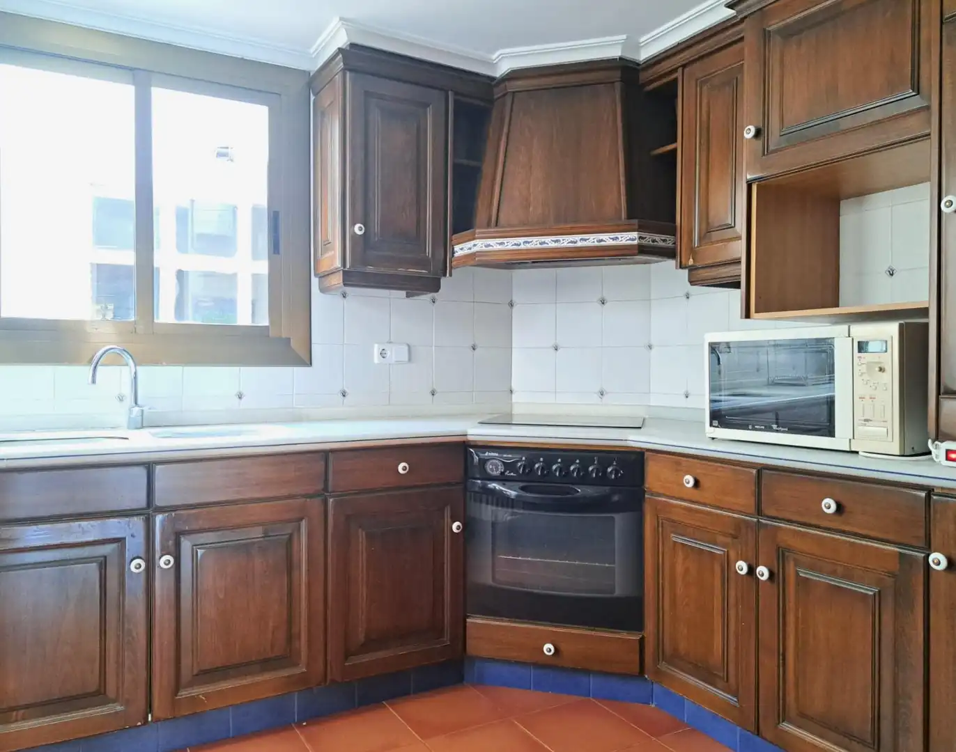 Kitchen of Flat for sale in Requena  with Heating, Parquet flooring and Terrace