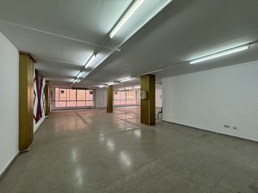 Nau industrial amb ascensor en venda a Centre - Sant Josep - Sanfeliu