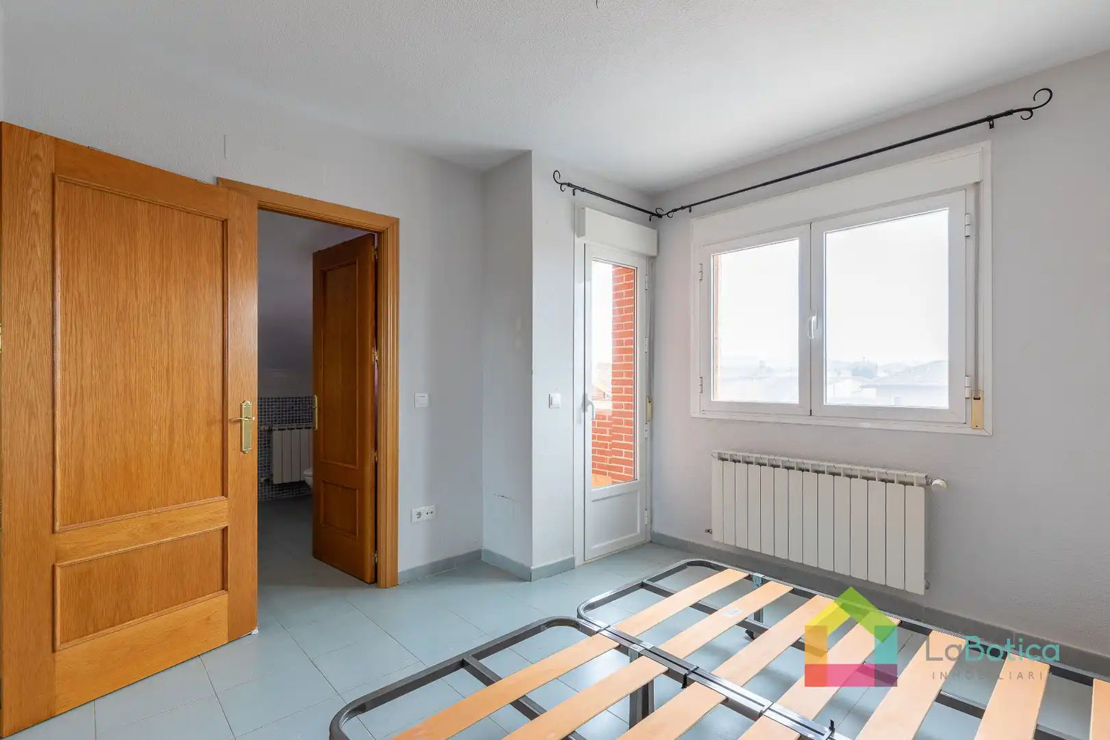 Habitación de Casa adosada en venta en Burguillos de Toledo con Calefacción, Jardín privado y Terraza