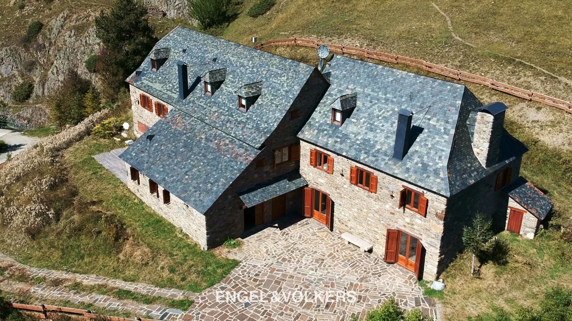 Exterior view of House or chalet for sale in Naut Aran  with Heating, Private garden and Parquet flooring