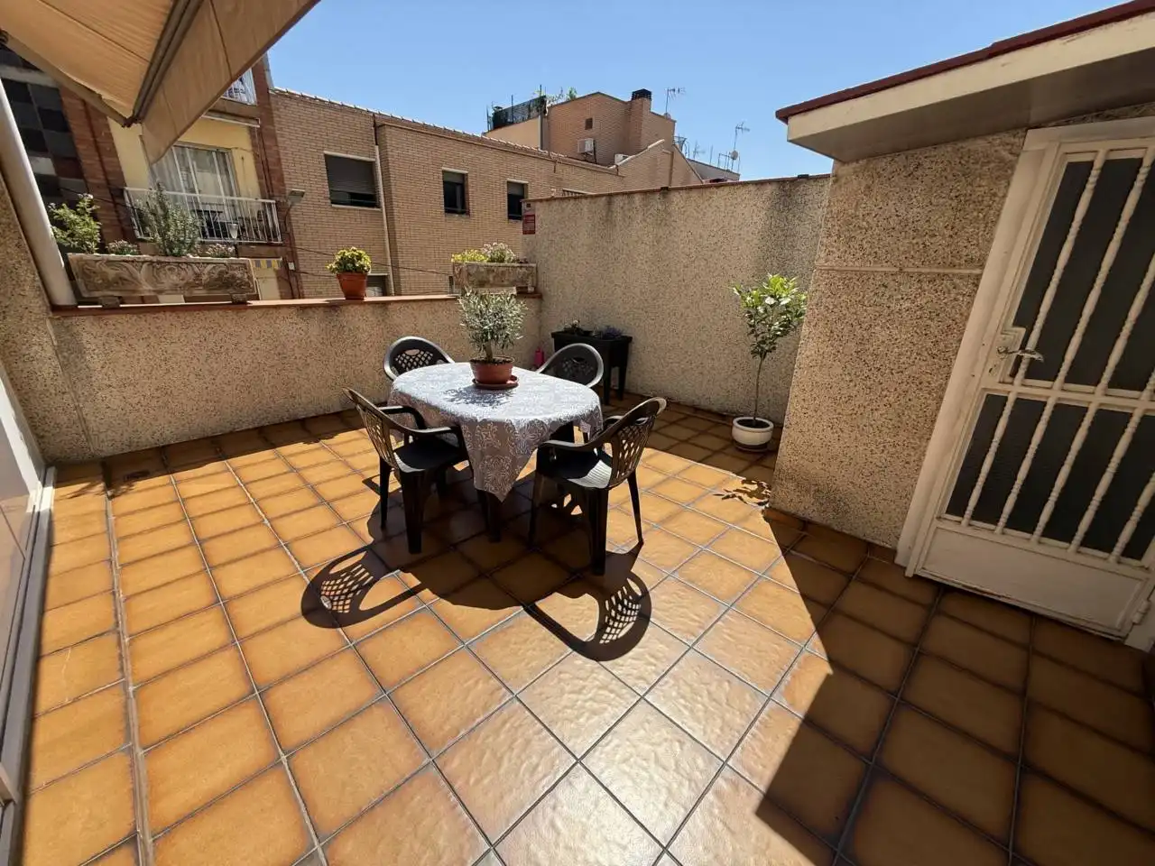 Terrasse von Wohnungen zum Verkauf in Sabadell mit Klimaanlage, Heizung und Privatgarten