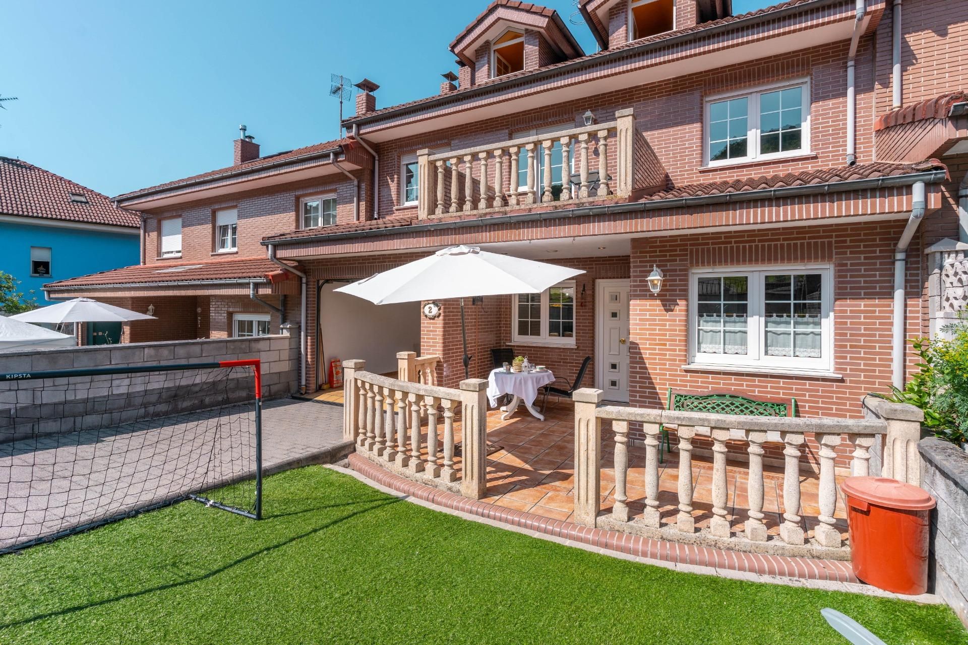 Jardí de Casa o xalet en venda en San Martín del Rey Aurelio amb Calefacció, Jardí privat i Terrassa