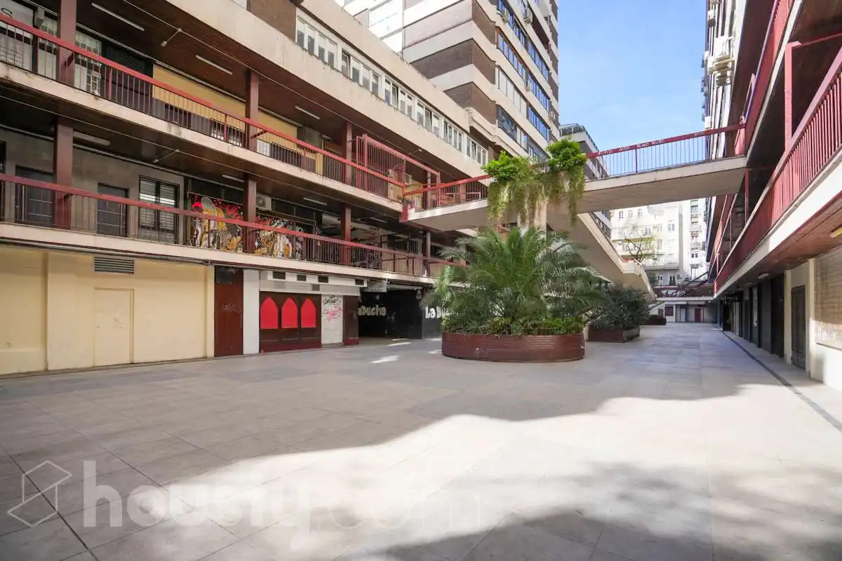 Vista exterior de Local en venta en Madrid con Aire acondicionado