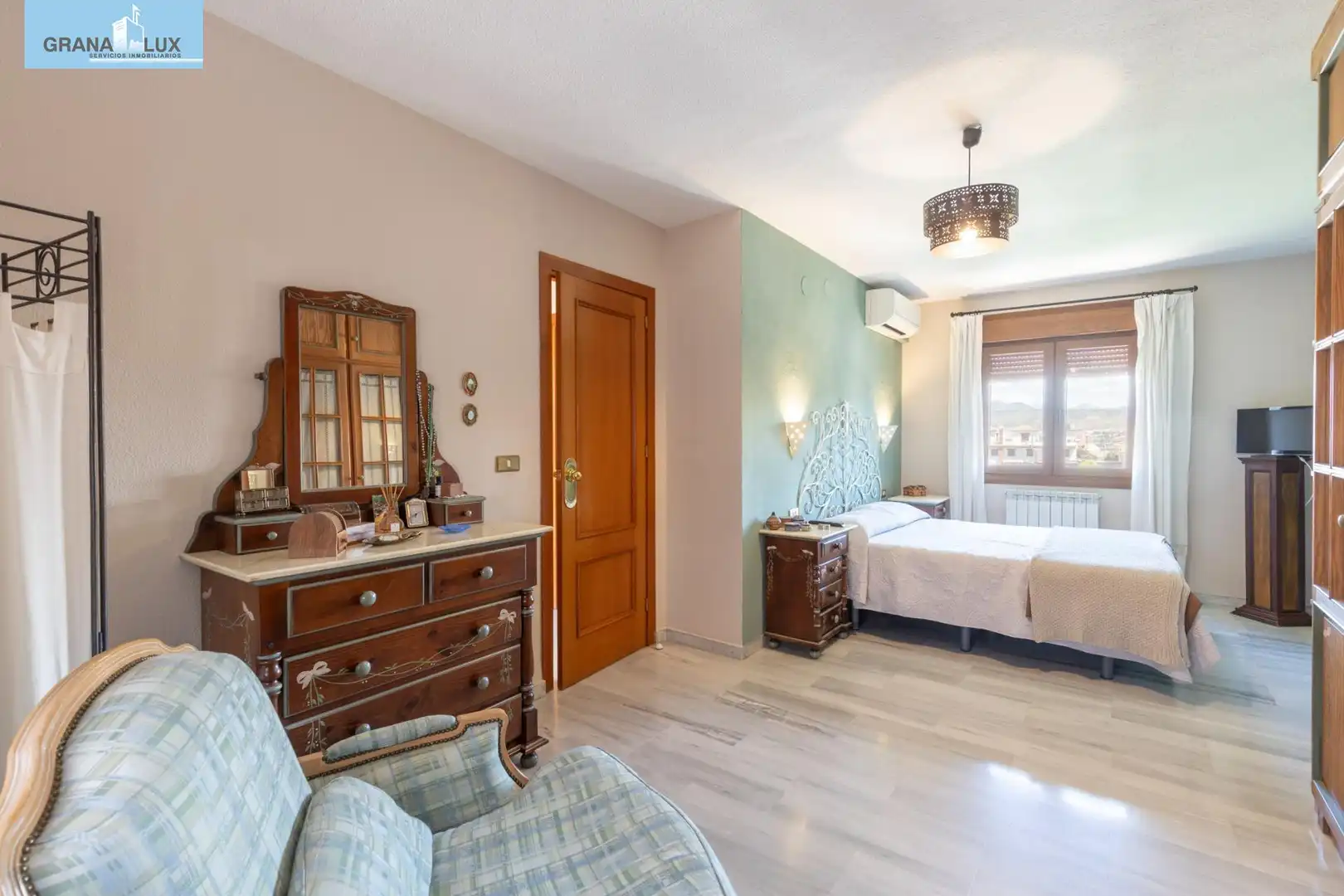 Schlafzimmer von Haus oder Chalet zum Verkauf in La Zubia mit Klimaanlage, Heizung und Gemeinschaftspool
