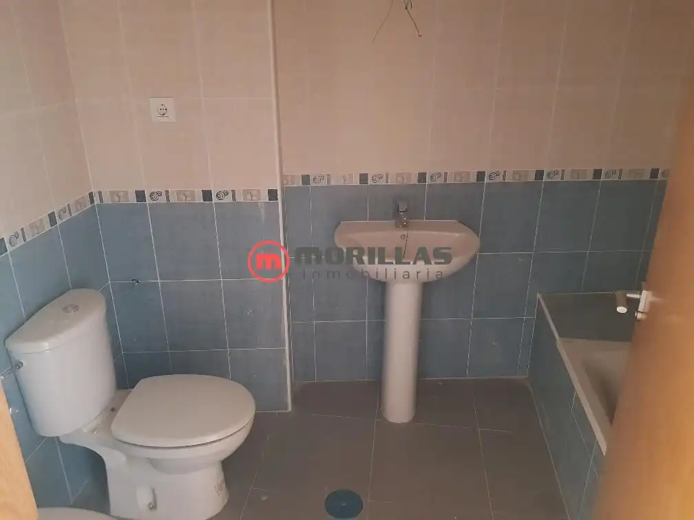 Badezimmer von Dachboden zum Verkauf in Moratalla mit Heizung, Terrasse und Balkon