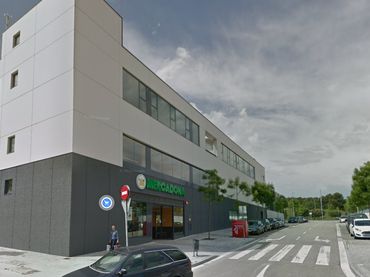 Locale commerciale in affitto a Carrer dels Germans Moreto Prat 2