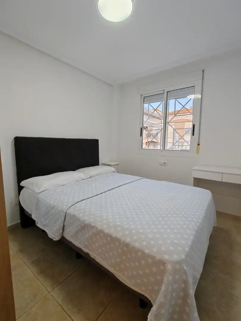 Dormitori de Planta baixa de lloguer en Torrevieja amb Aire condicionat, Calefacció i Terrassa