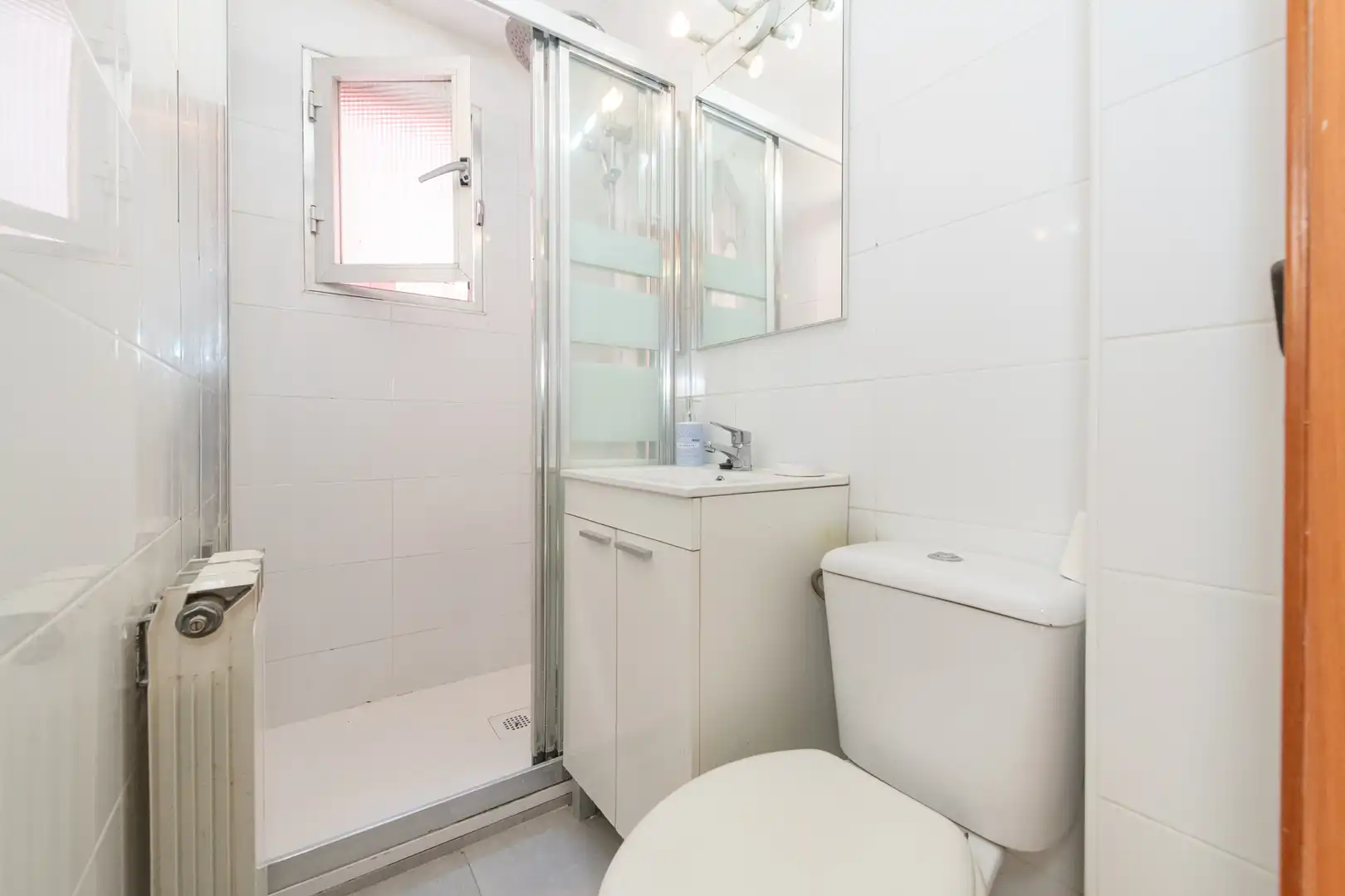 Badezimmer von Wohnung zum Verkauf in Alcorcón mit Klimaanlage, Heizung und Möbliert