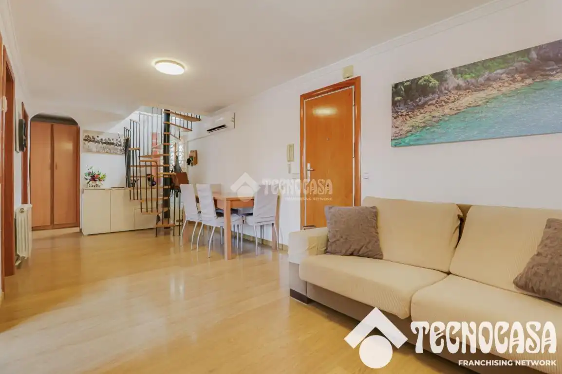 Sala d'estar de Pis en venda en Badalona amb Aire condicionat, Calefacció i Parquet