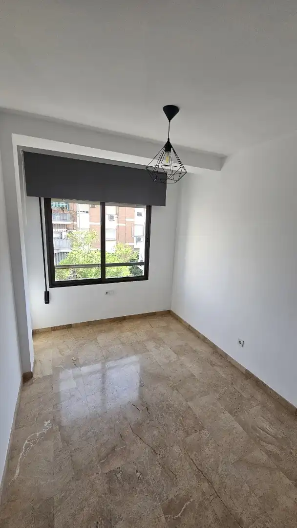 Schlafzimmer von Wohnung zur Miete in Córdoba mit Klimaanlage, Privatgarten und Möbliert