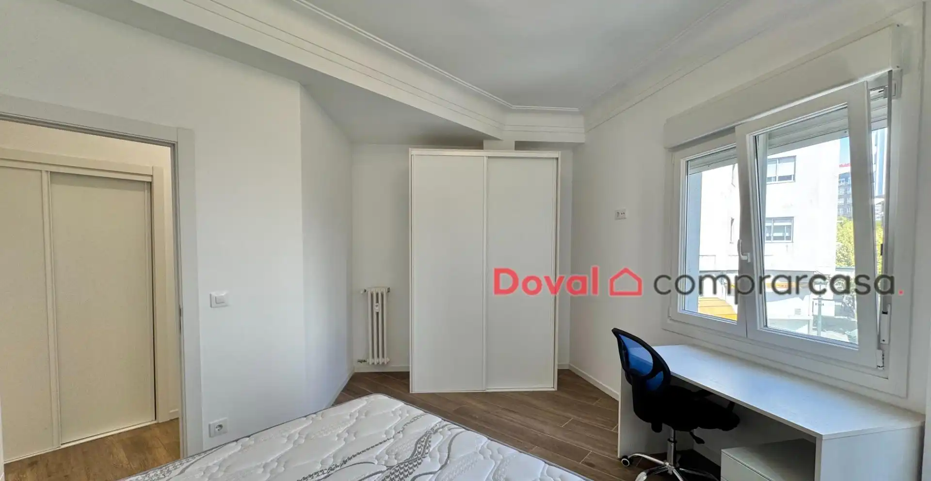 Habitación de Piso de alquiler en Vigo  con Calefacción y Amueblado