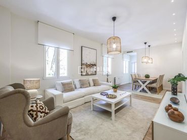 Flat with lift for sale in de la Reina Cristina
