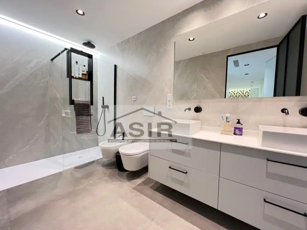 Bathroom of Houses for sale in Algemesí  with Air Conditioner and Swimming Pool
