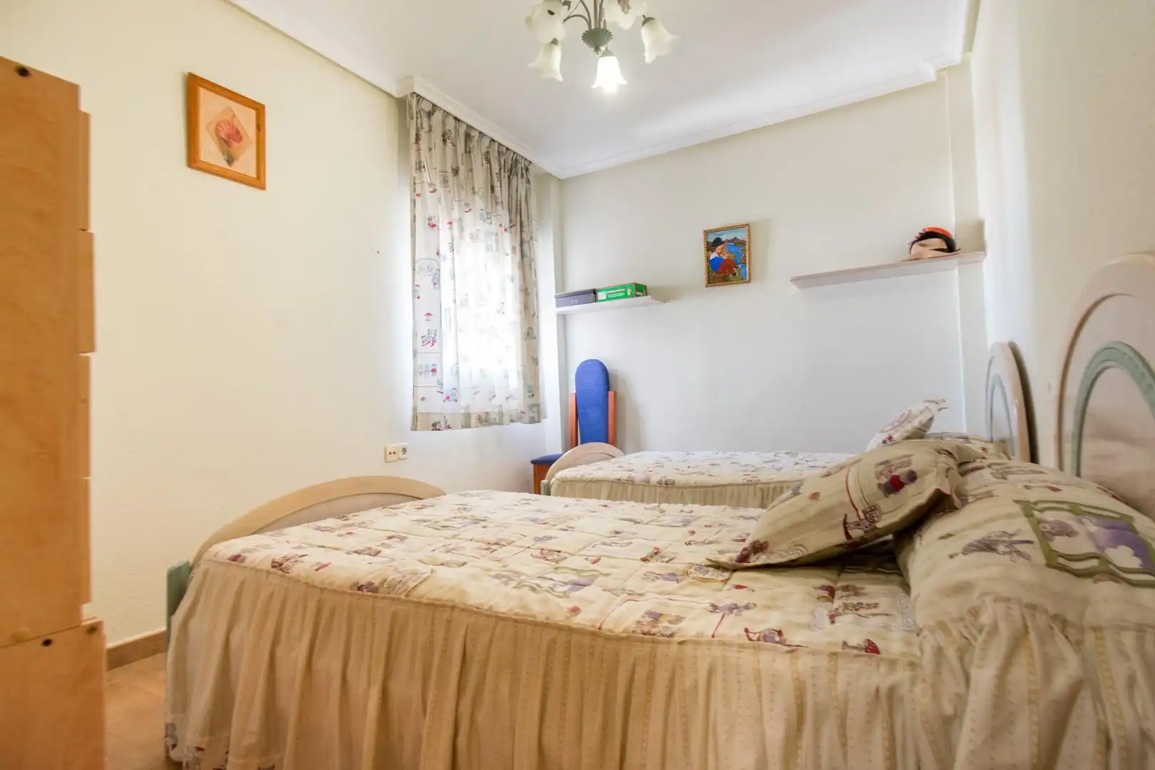 Habitación de Apartamento de alquiler en Los Montesinos con Aire acondicionado y Terraza