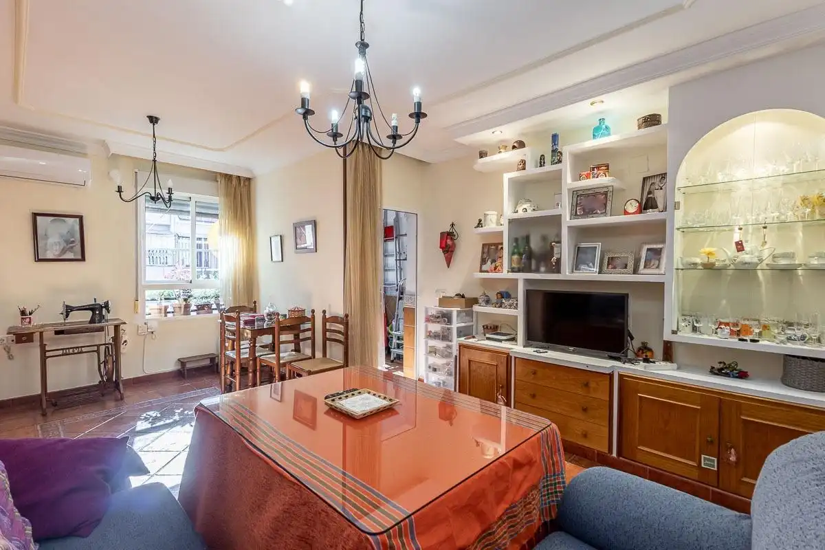 Dining room of Flat for sale in  Granada Capital