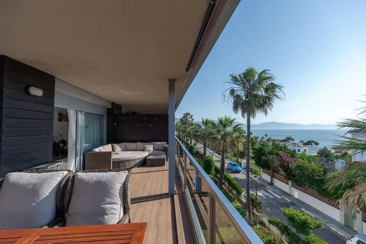 Terrasse von Wohnungen zur Miete in Manilva mit Klimaanlage, Heizung und Terrasse