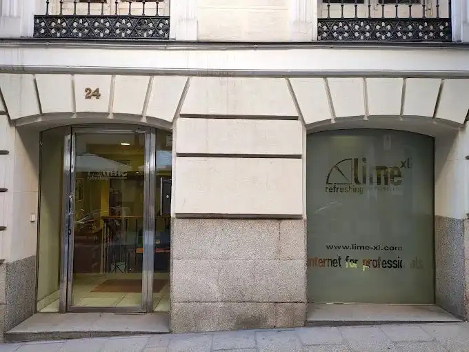 Vista exterior de Local de lloguer en Madrid amb Aire condicionat, Parquet i Moblat