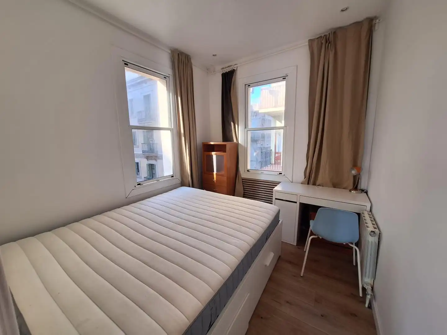 Schlafzimmer von Wohnung zum Verkauf in Barcelona mit Klimaanlage und Heizung