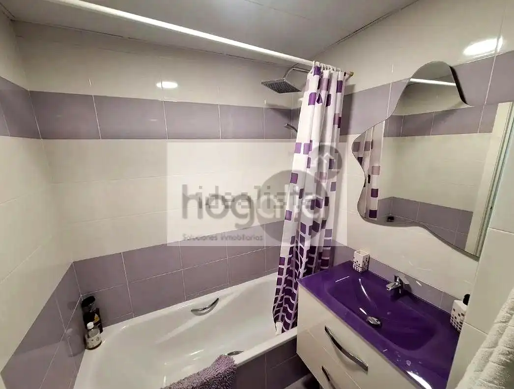 Bathroom of Flat for rent in Sevilla  with Air Conditioner, Furnished and Community pool