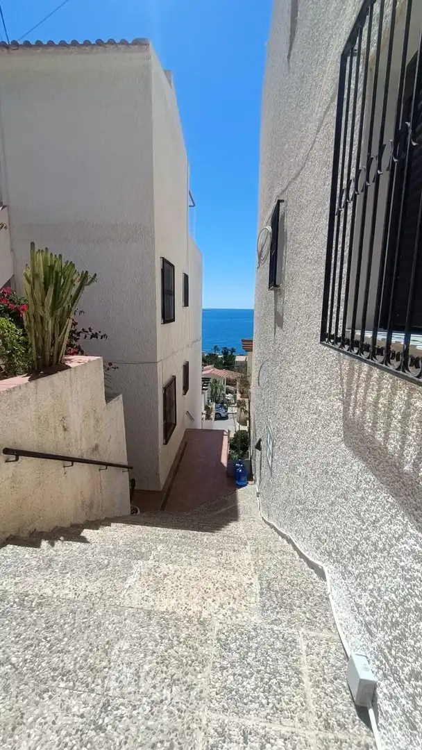 Vista exterior de Apartament en venda en Santa Pola amb Aire condicionat i Moblat