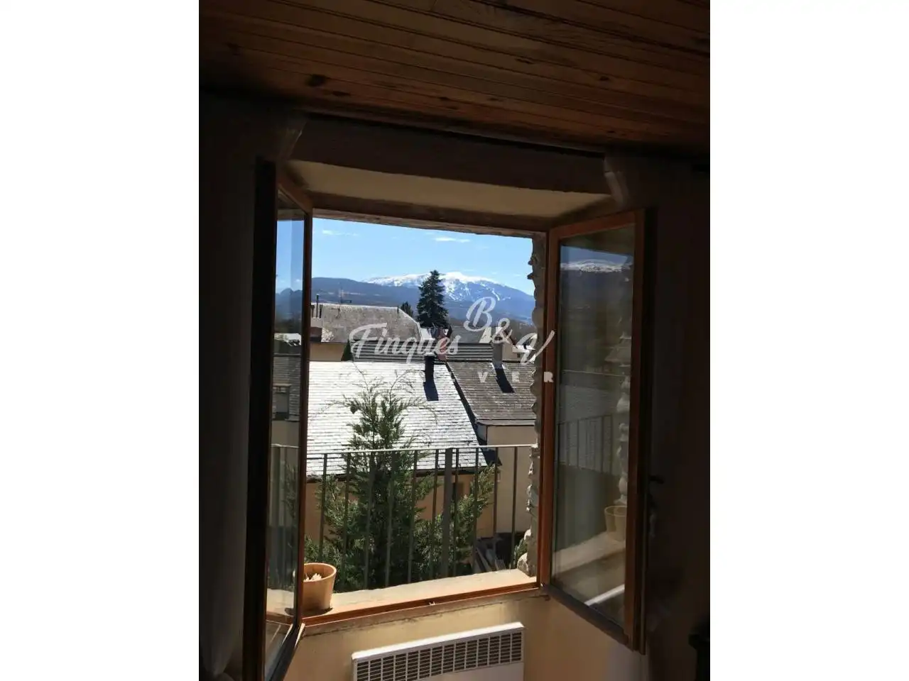 Balcony of Flat for sale in Bourg - Madame  with Heating, Parquet flooring and Furnished
