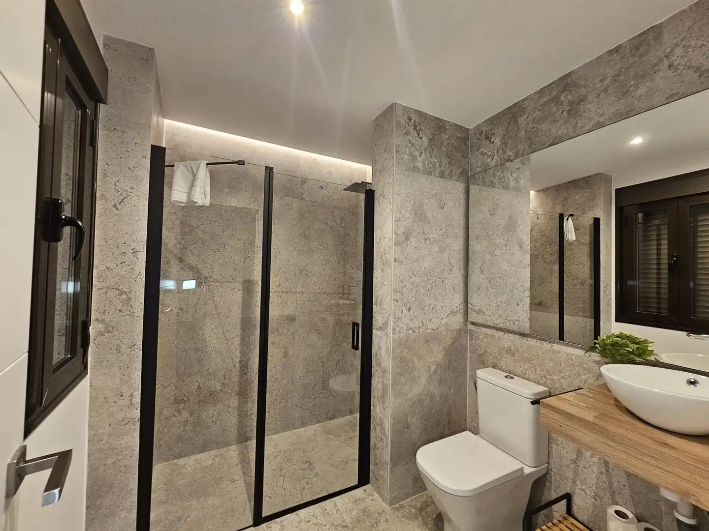 Bathroom of Flat for rent in Córdoba  with Air Conditioner, Heating and Furnished