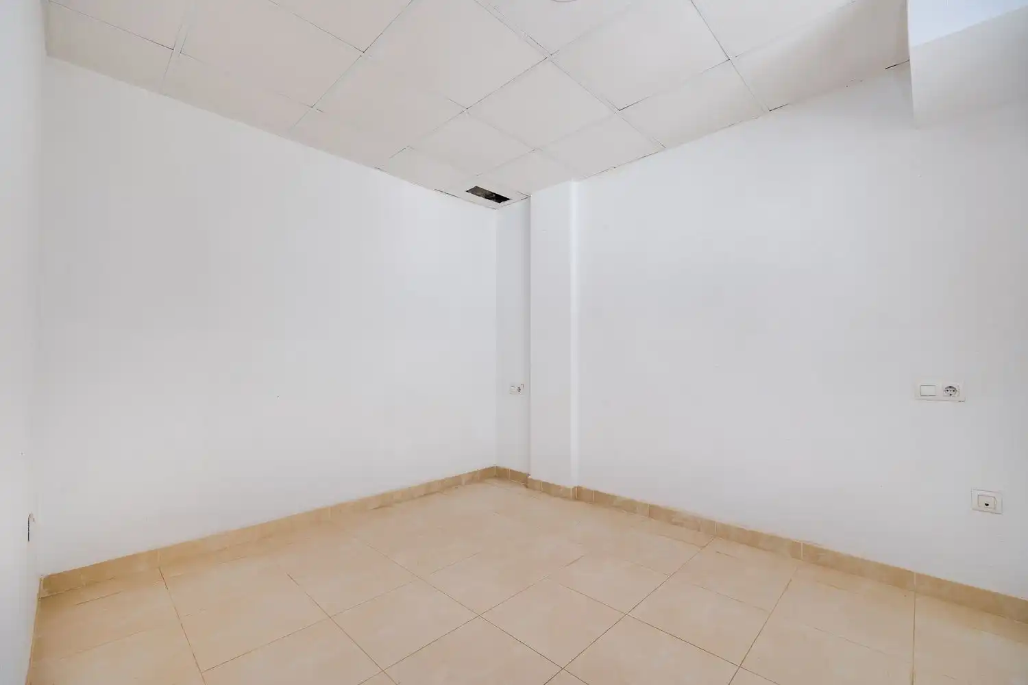 Commercial properties for sale in Torrevieja  with Air Conditioner
