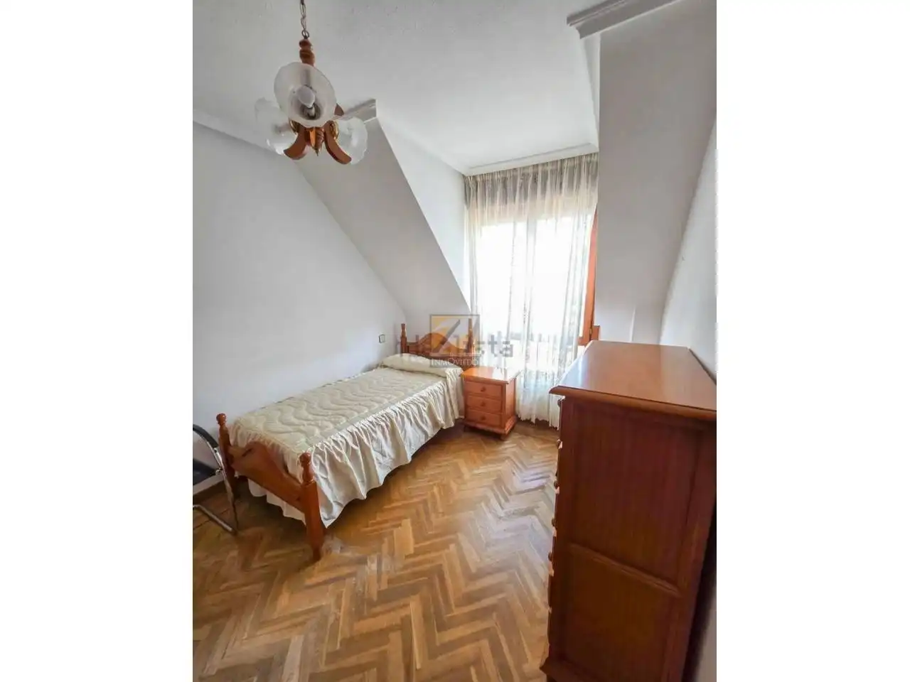 Habitación de Dúplex en venta en Oviedo  con Calefacción, Parquet y Terraza
