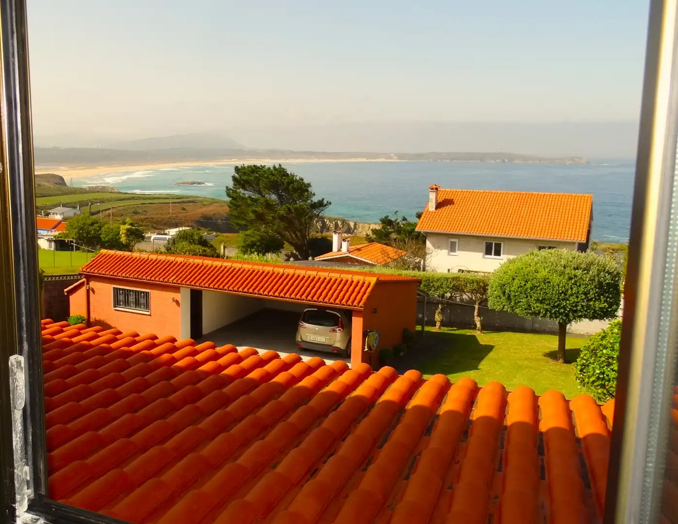 Vista exterior de Casa o xalet en venda en Valdoviño amb Calefacció, Jardí privat i Parquet