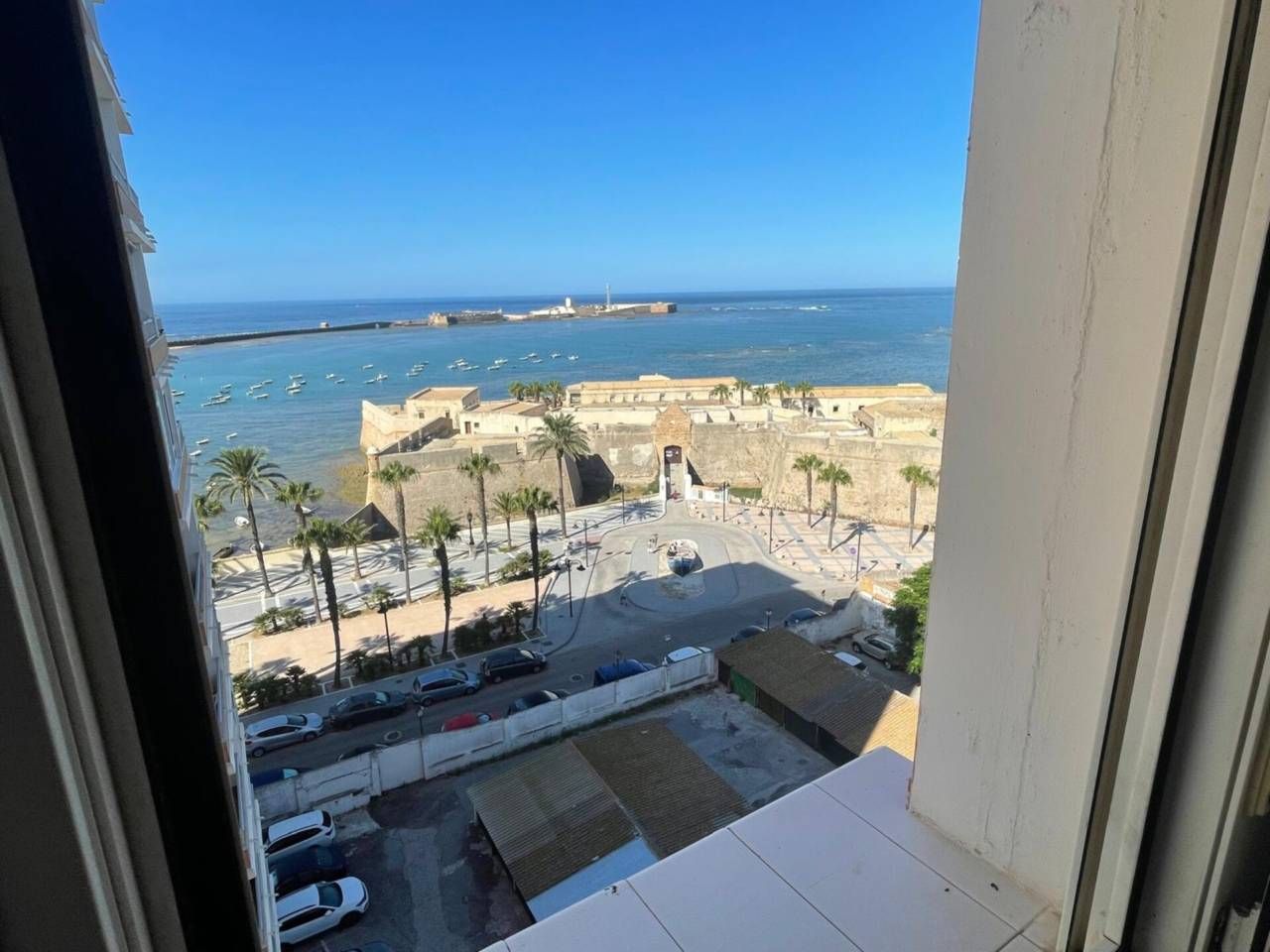Vista exterior de Pis en venda en  Cádiz Capital amb Moblat i Balcó