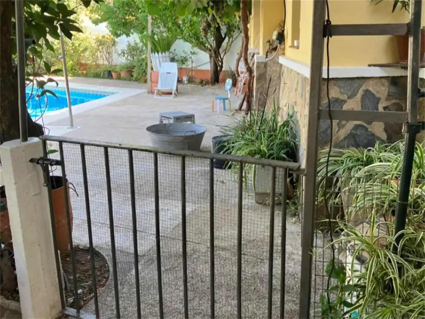 Piscina de Casa o xalet en venda en Constantina amb Aire condicionat, Jardí privat i Traster