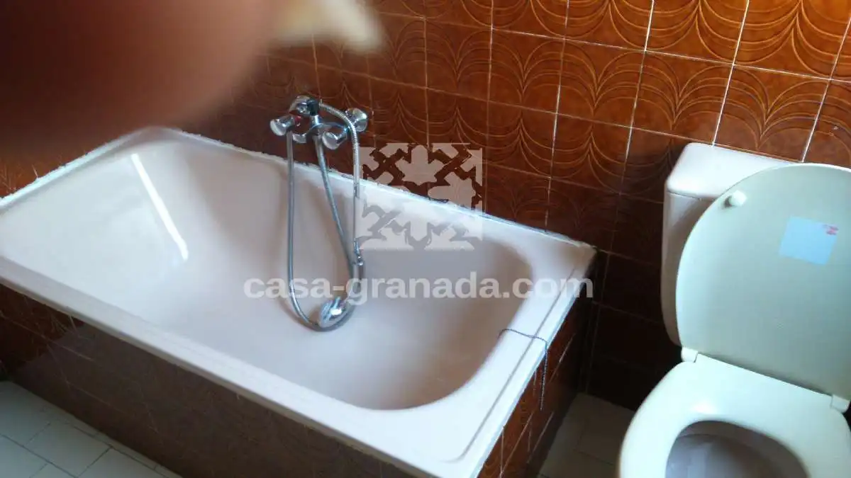 Badezimmer von Wohnung zum Verkauf in Granada mit Möbliert und Balkon