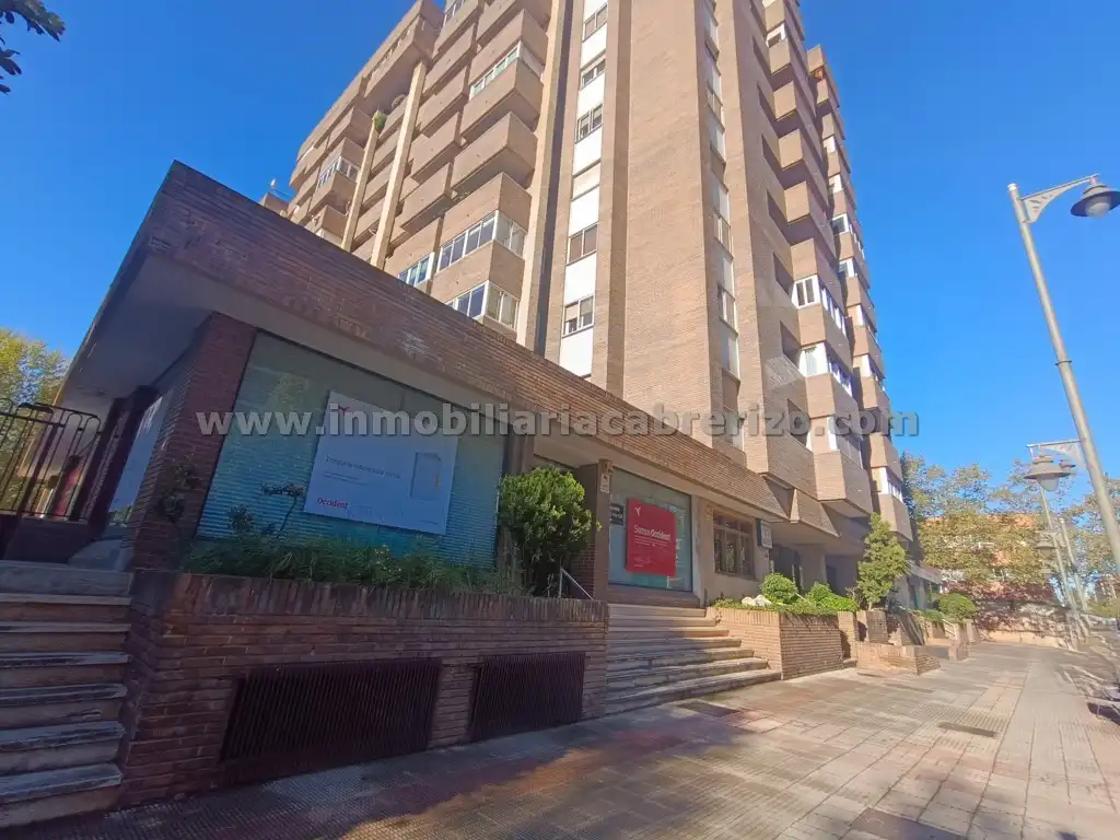 Business premises for sale in Calle Duques de Nájera