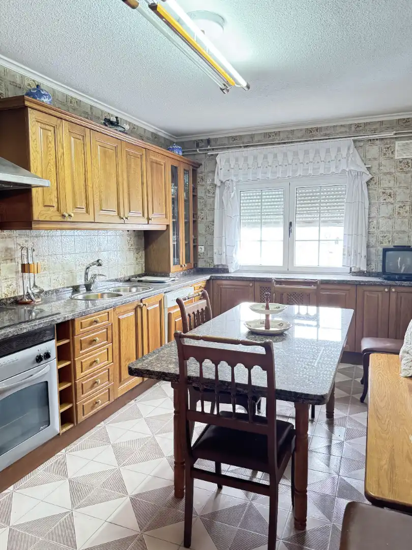 Cuina de Casa o xalet en venda en Castrillón amb Calefacció, Jardí privat i Parquet