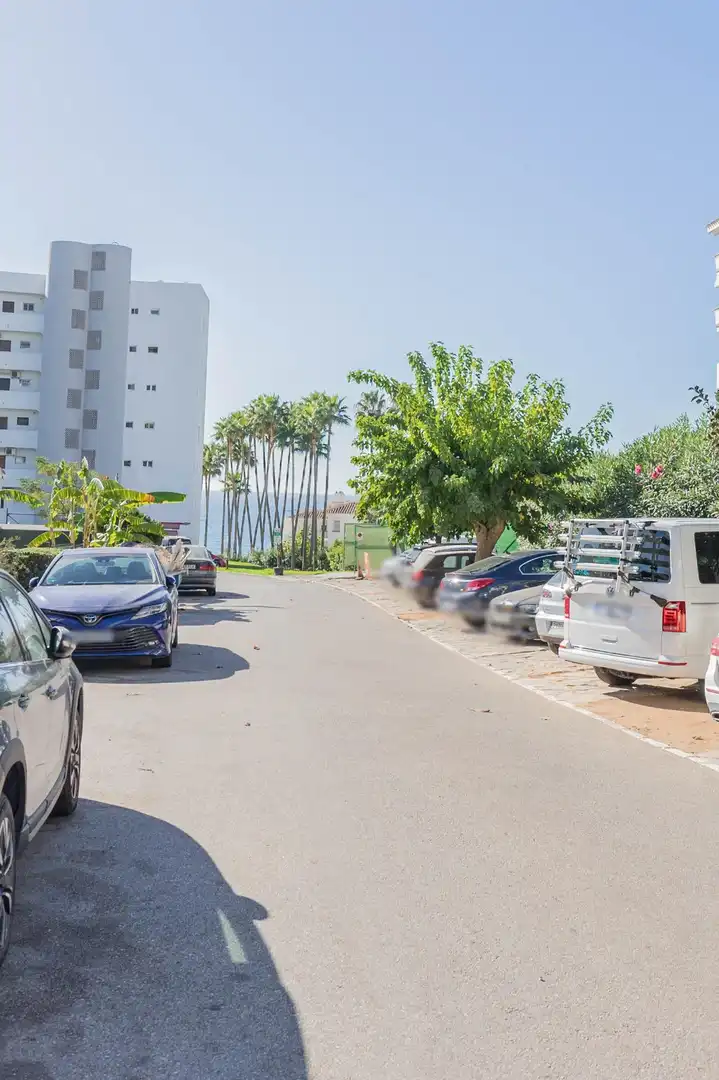 Aparcament de Estudi en venda en Marbella amb Aire condicionat, Jardí privat i Moblat