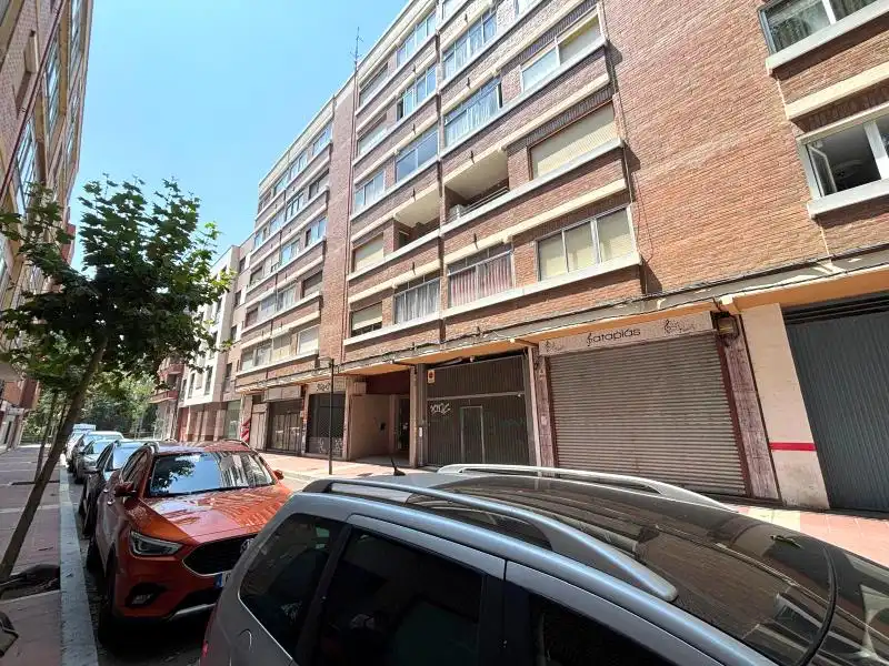 Vista exterior de Piso en venta en Valladolid con Calefacción y Balcón