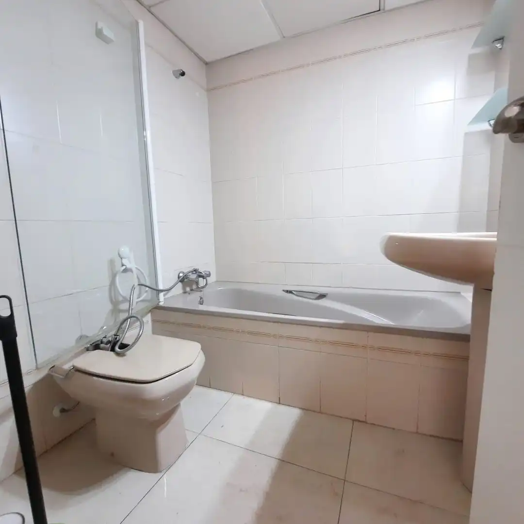 Baño de Apartamento de alquiler en Badajoz con Aire acondicionado y Amueblado