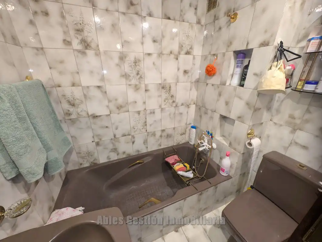 Badezimmer von Dachboden zum Verkauf in Oviedo  mit Terrasse