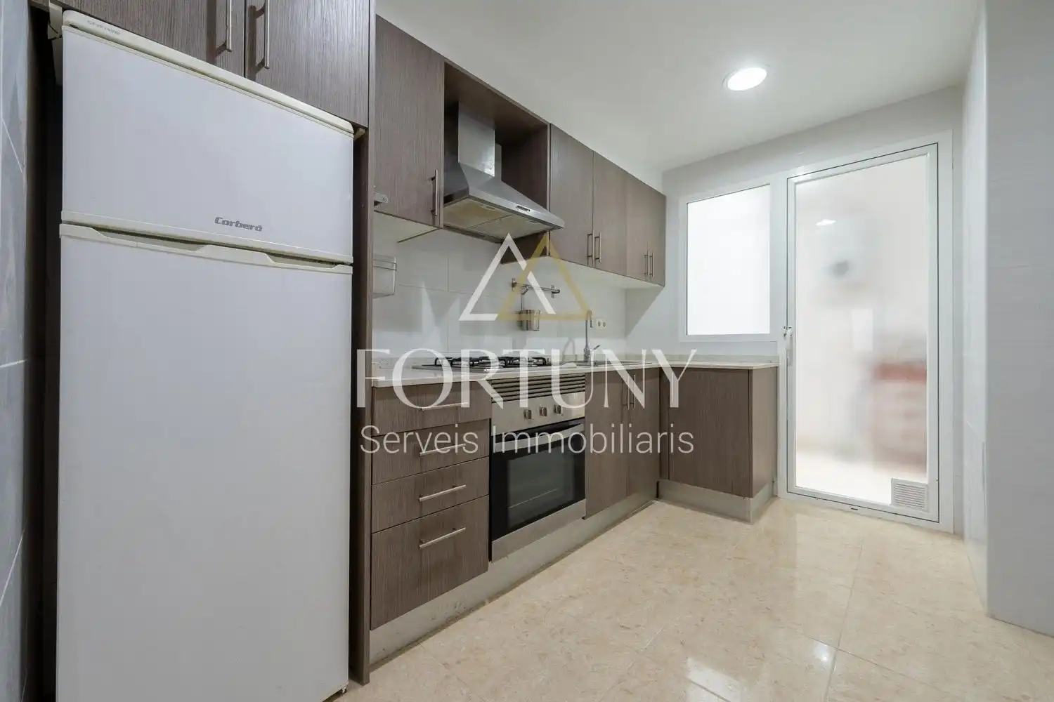 Flat with terrace for sale in del Carrilet 30, imagen 2