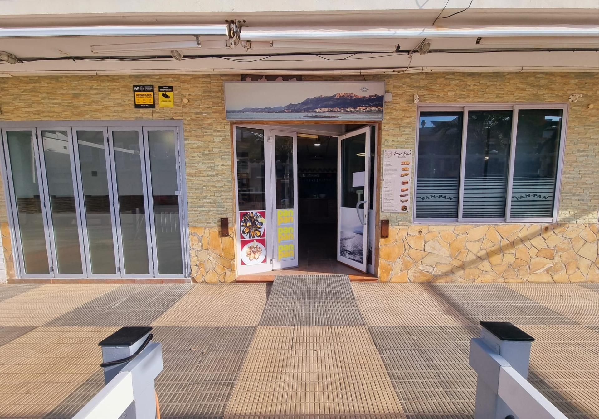 Premises for sale in Oliva  with Air Conditioner, Terrace and Furnished